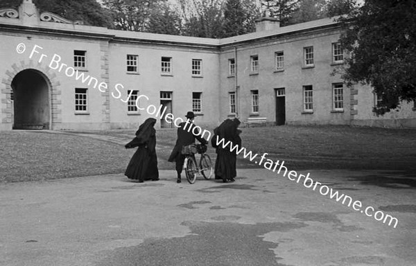 REV.MORTIMER GLYNN S.J. AT PRESENTATION CONVENT